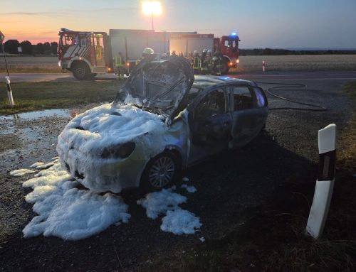 Brenken: PKW-Brand auf Pendlerparkplatz an der A44